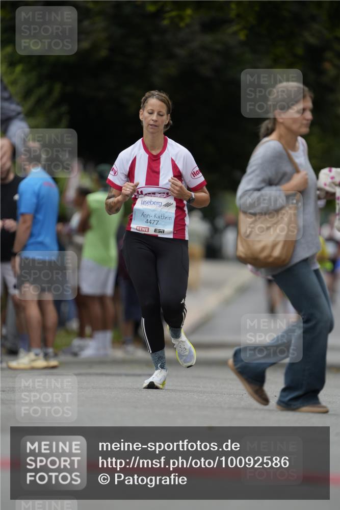30.08.2026 - Blankeneser Heldenlauf Patografie http://msf.ph/oto/10092586 30.08.2026 12:37:25 Ziel 2084, 4239, 4257 meine-sportfotos.de