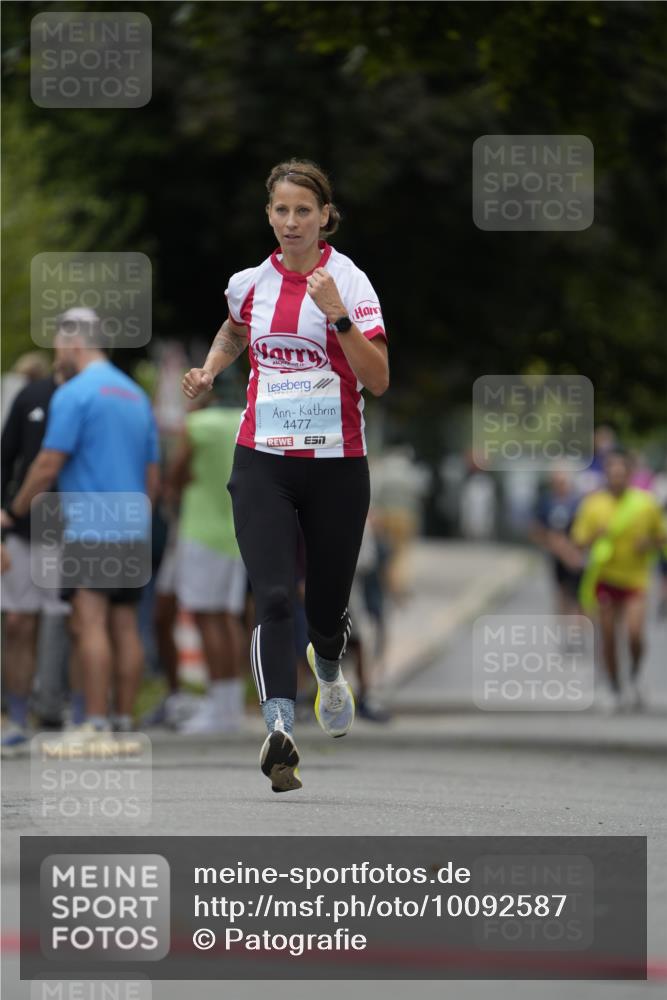 30.08.2026 - Blankeneser Heldenlauf Patografie http://msf.ph/oto/10092587 30.08.2026 12:37:26 Ziel 2084, 4239, 4257 meine-sportfotos.de