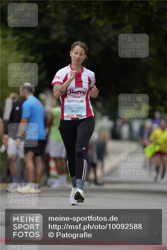 30.08.2026 - Blankeneser Heldenlauf Patografie http://msf.ph/oto/10092588 30.08.2026 12:37:26 Ziel 2084, 4239, 4257 meine-sportfotos.de