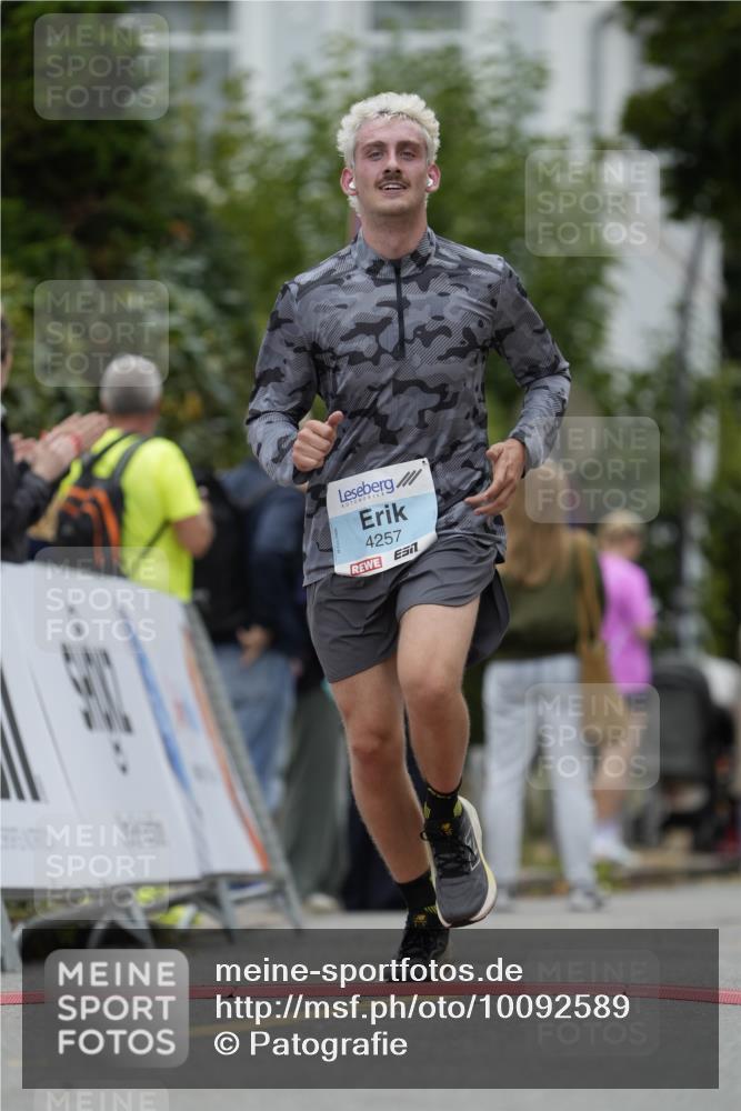 30.08.2026 - Blankeneser Heldenlauf Patografie http://msf.ph/oto/10092589 30.08.2026 12:37:28 Ziel 2084, 4239, 4257, 4477 meine-sportfotos.de