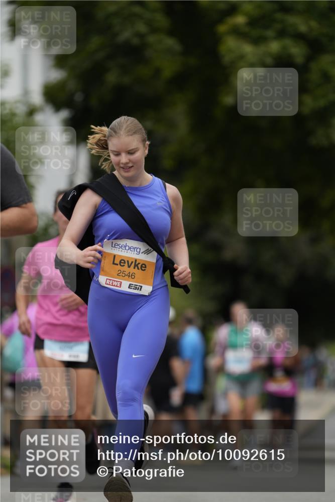 30.08.2026 - Blankeneser Heldenlauf Patografie http://msf.ph/oto/10092615 30.08.2026 12:38:42 Ziel 2399, 2546, 4226, 4279 meine-sportfotos.de