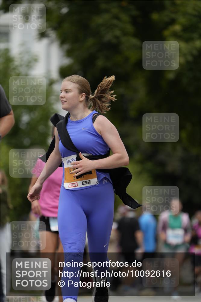 30.08.2026 - Blankeneser Heldenlauf Patografie http://msf.ph/oto/10092616 30.08.2026 12:38:42 Ziel 2399, 2546, 4226, 4279 meine-sportfotos.de