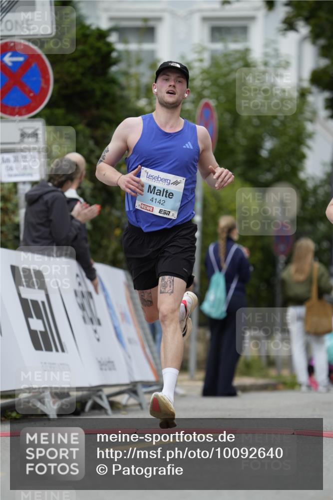 30.08.2026 - Blankeneser Heldenlauf Patografie http://msf.ph/oto/10092640 30.08.2026 12:39:40 Ziel 4043, 4142, 4222 meine-sportfotos.de
