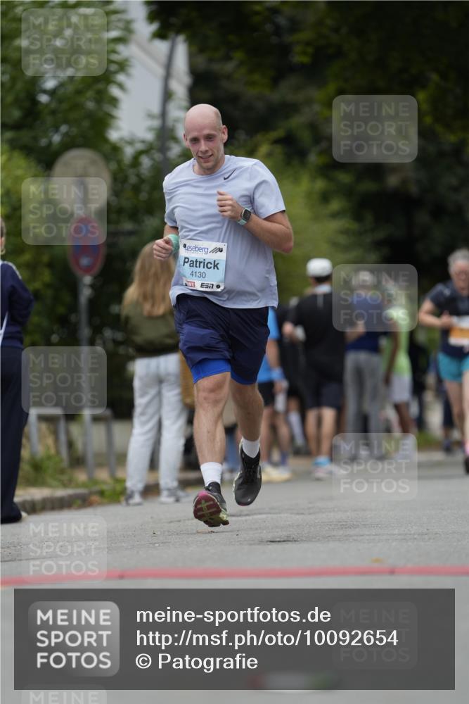30.08.2026 - Blankeneser Heldenlauf Patografie http://msf.ph/oto/10092654 30.08.2026 12:39:58 Ziel 4130, 4387, 4388, 4389, 4390 meine-sportfotos.de