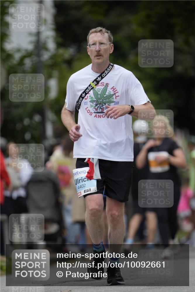 30.08.2026 - Blankeneser Heldenlauf Patografie http://msf.ph/oto/10092661 30.08.2026 12:40:17 Ziel 2725, 4402, 4446 meine-sportfotos.de