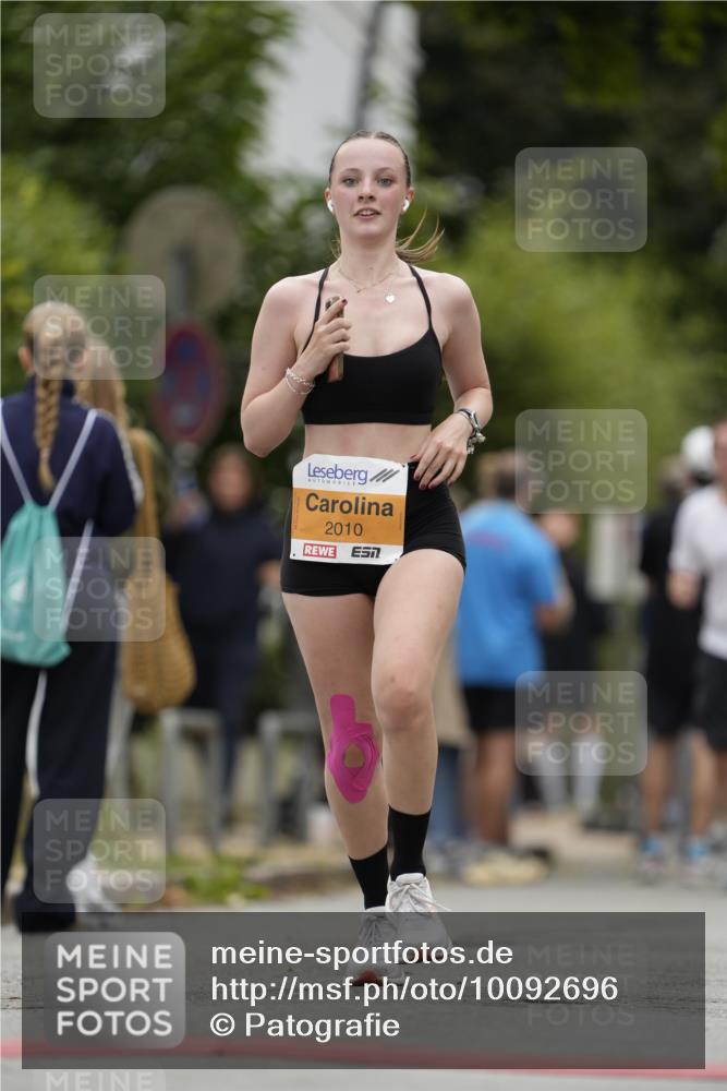 30.08.2026 - Blankeneser Heldenlauf Patografie http://msf.ph/oto/10092696 30.08.2026 12:41:57 Ziel 2010 meine-sportfotos.de
