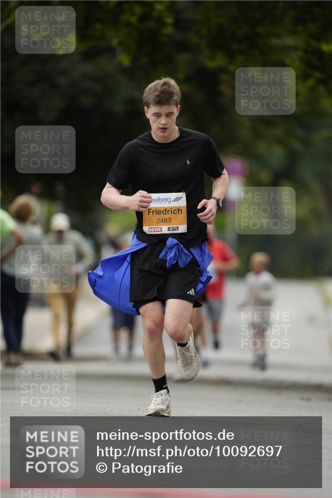 30.08.2026 - Blankeneser Heldenlauf Patografie http://msf.ph/oto/10092697 30.08.2026 12:41:59 Ziel 2010 meine-sportfotos.de
