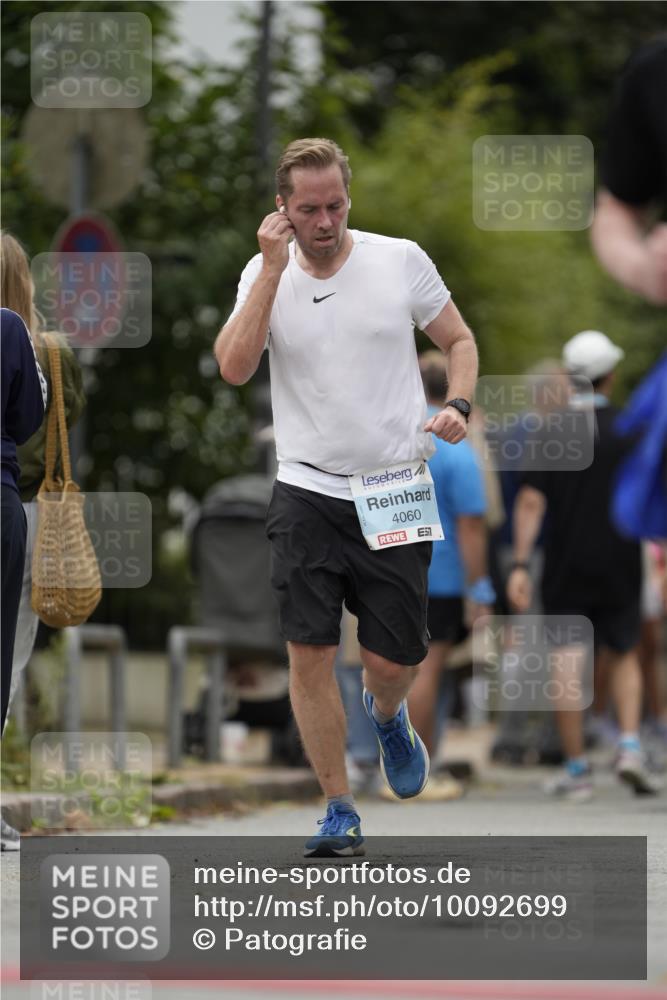 30.08.2026 - Blankeneser Heldenlauf Patografie http://msf.ph/oto/10092699 30.08.2026 12:42:03 Ziel 2010, 2483 meine-sportfotos.de
