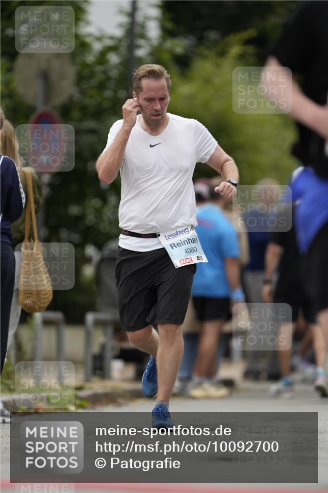 30.08.2026 - Blankeneser Heldenlauf Patografie http://msf.ph/oto/10092700 30.08.2026 12:42:04 Ziel 2010, 2483 meine-sportfotos.de