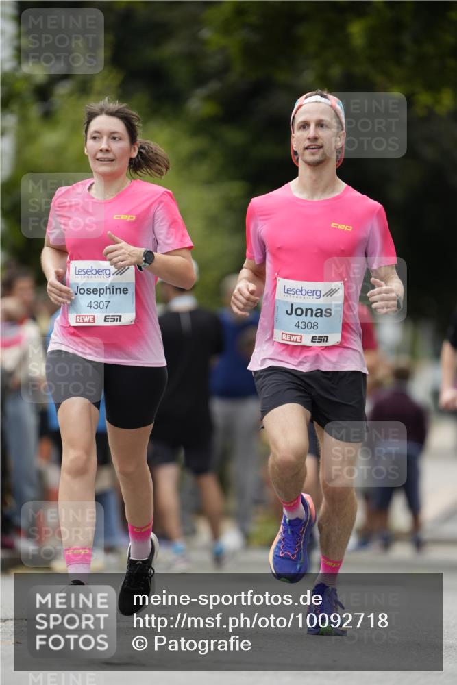 30.08.2026 - Blankeneser Heldenlauf Patografie http://msf.ph/oto/10092718 30.08.2026 12:43:04 Ziel 4307, 4308 meine-sportfotos.de