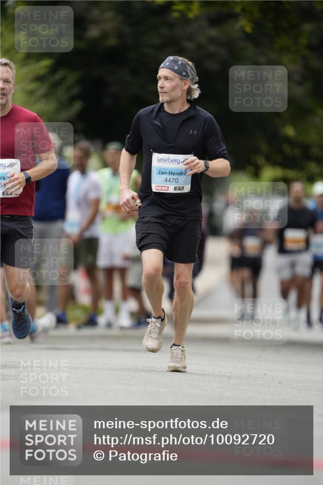 30.08.2026 - Blankeneser Heldenlauf Patografie http://msf.ph/oto/10092720 30.08.2026 12:43:07 Ziel 4307, 4308 meine-sportfotos.de
