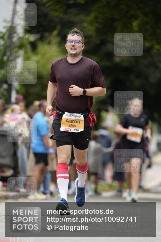 30.08.2026 - Blankeneser Heldenlauf Patografie http://msf.ph/oto/10092741 30.08.2026 12:43:44 Ziel 2271, 2385, 2500, 2940 meine-sportfotos.de