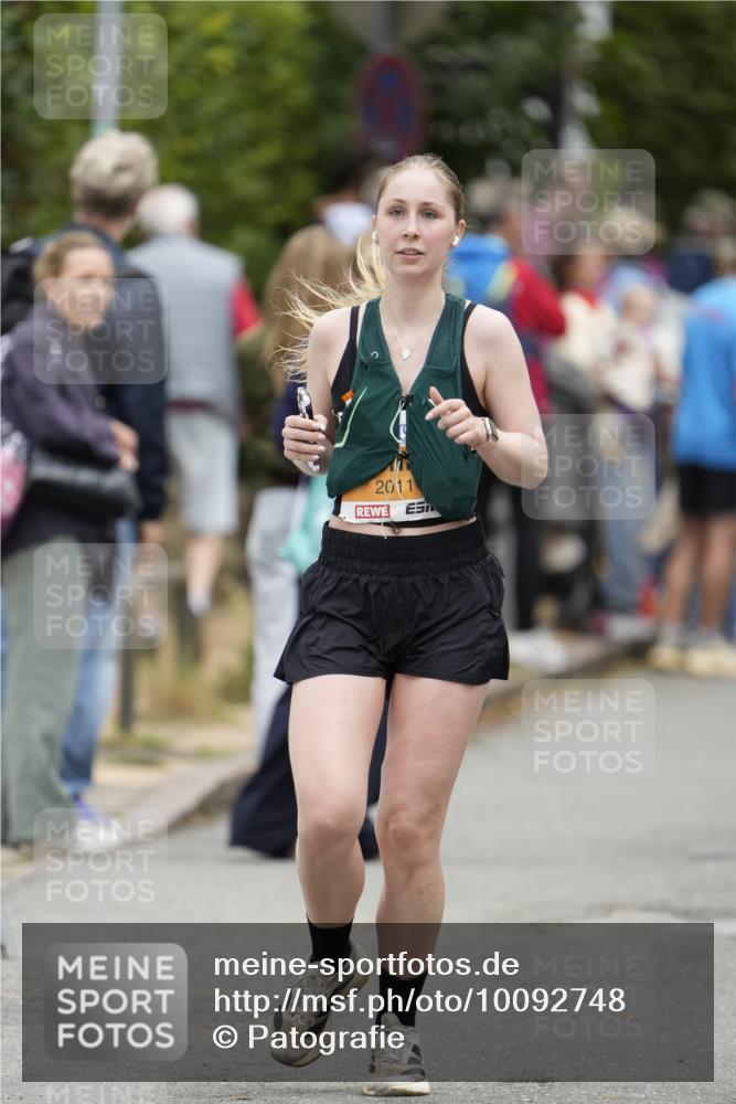 30.08.2026 - Blankeneser Heldenlauf Patografie http://msf.ph/oto/10092748 30.08.2026 12:44:27 Ziel 2011, 4172 meine-sportfotos.de