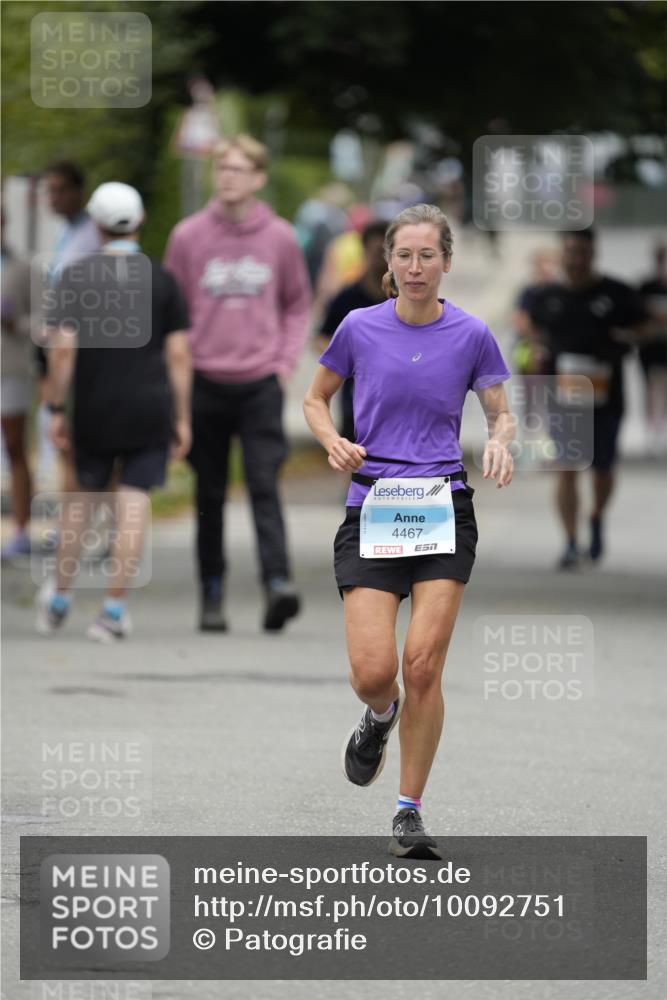 30.08.2026 - Blankeneser Heldenlauf Patografie http://msf.ph/oto/10092751 30.08.2026 12:44:32 Ziel 2011, 4467 meine-sportfotos.de