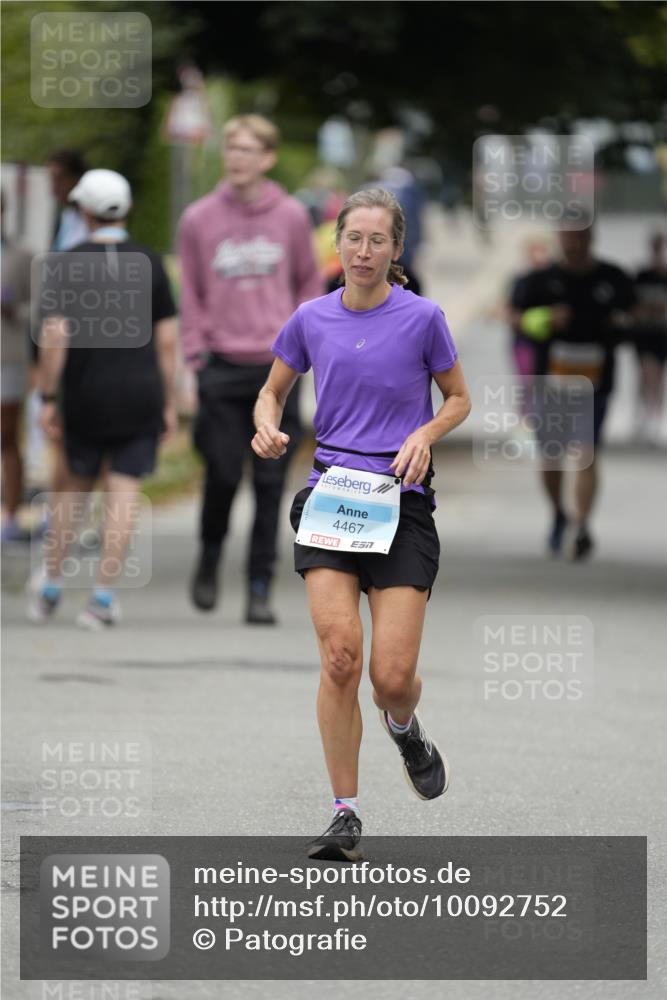 30.08.2026 - Blankeneser Heldenlauf Patografie http://msf.ph/oto/10092752 30.08.2026 12:44:33 Ziel 2011, 4467 meine-sportfotos.de