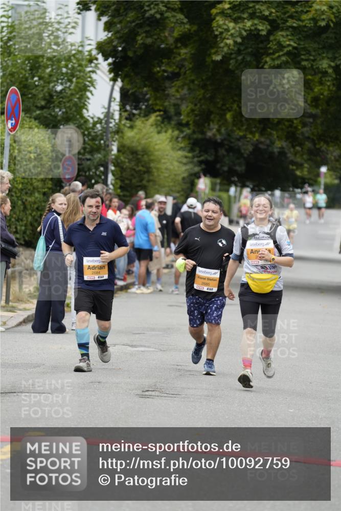 30.08.2026 - Blankeneser Heldenlauf Patografie http://msf.ph/oto/10092759 30.08.2026 12:44:50 Ziel 2614, 2684, 2685 meine-sportfotos.de
