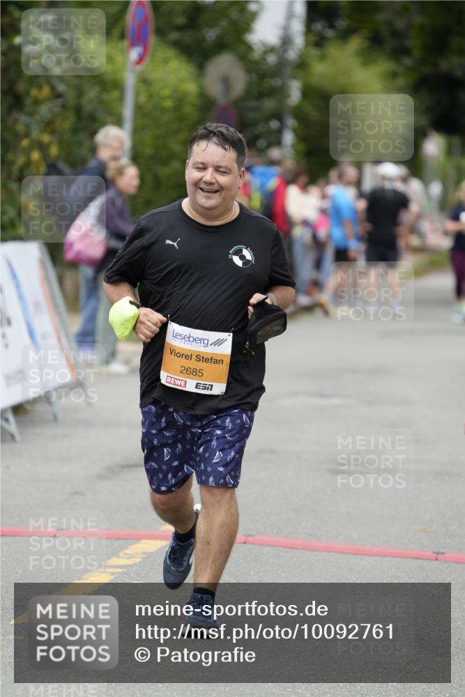 30.08.2026 - Blankeneser Heldenlauf Patografie http://msf.ph/oto/10092761 30.08.2026 12:44:55 Ziel 2614, 2684, 2685 meine-sportfotos.de