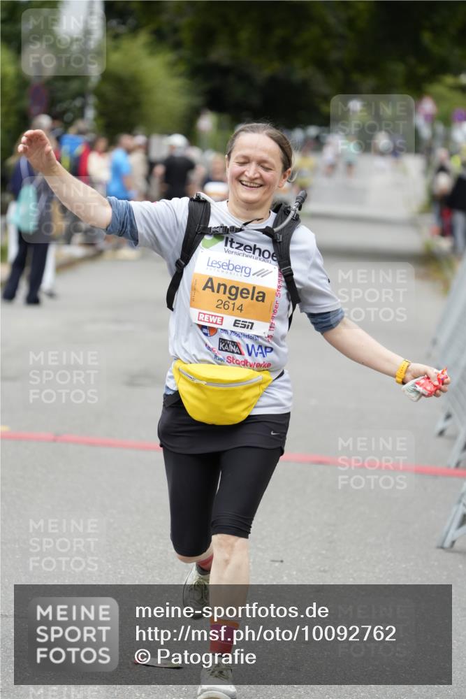 30.08.2026 - Blankeneser Heldenlauf Patografie http://msf.ph/oto/10092762 30.08.2026 12:44:57 Ziel 2614, 2684, 2685 meine-sportfotos.de
