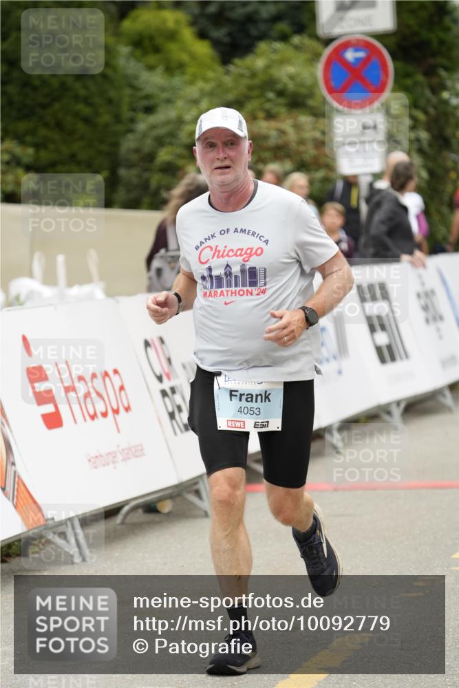30.08.2026 - Blankeneser Heldenlauf Patografie http://msf.ph/oto/10092779 30.08.2026 12:45:50 Ziel 4018, 4019, 4053 meine-sportfotos.de
