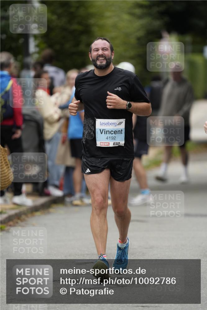 30.08.2026 - Blankeneser Heldenlauf Patografie http://msf.ph/oto/10092786 30.08.2026 12:46:10 Ziel 4090, 4136, 4198 meine-sportfotos.de