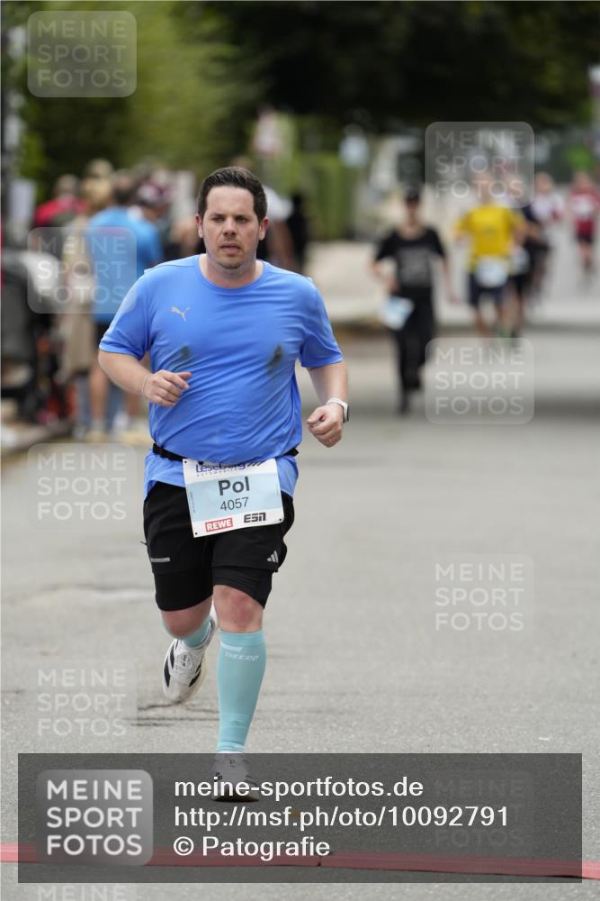 30.08.2026 - Blankeneser Heldenlauf Patografie http://msf.ph/oto/10092791 30.08.2026 12:46:20 Ziel 4057, 4090, 4192 meine-sportfotos.de