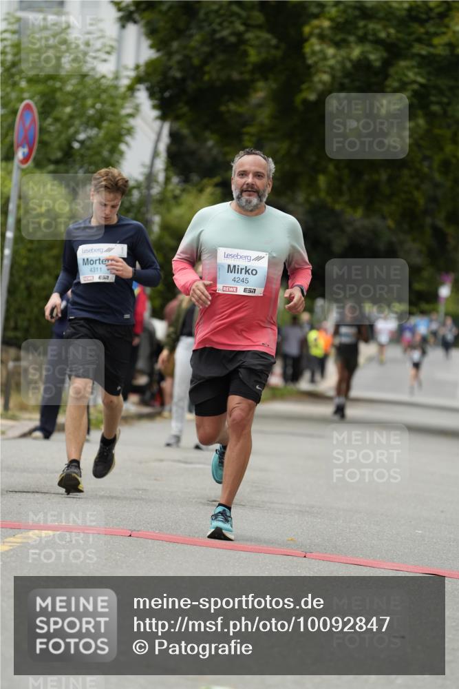 30.08.2026 - Blankeneser Heldenlauf Patografie http://msf.ph/oto/10092847 30.08.2026 12:49:30 Ziel 2093, 4245, 4311 meine-sportfotos.de