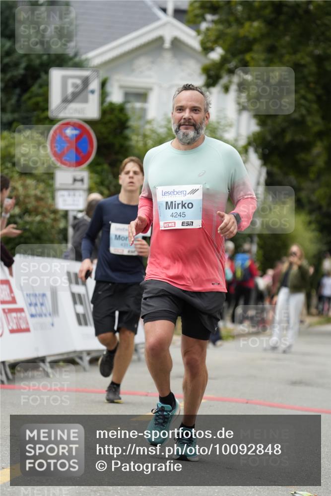 30.08.2026 - Blankeneser Heldenlauf Patografie http://msf.ph/oto/10092848 30.08.2026 12:49:32 Ziel 2093, 4245, 4311 meine-sportfotos.de