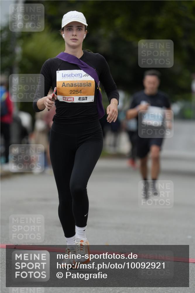 30.08.2026 - Blankeneser Heldenlauf Patografie http://msf.ph/oto/10092921 30.08.2026 12:52:39 Ziel 2254, 4392, 4404 meine-sportfotos.de