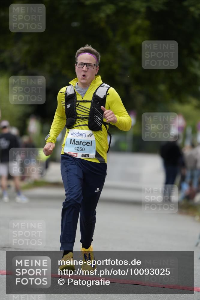 30.08.2026 - Blankeneser Heldenlauf Patografie http://msf.ph/oto/10093025 30.08.2026 12:59:19 Ziel 4121, 4250, 4434 meine-sportfotos.de