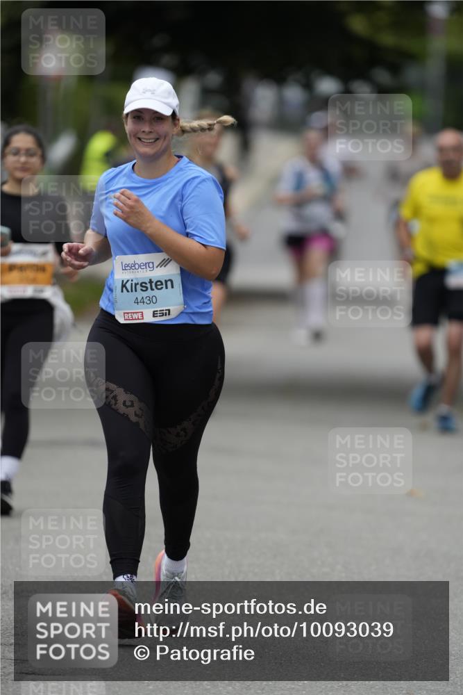 30.08.2026 - Blankeneser Heldenlauf Patografie http://msf.ph/oto/10093039 30.08.2026 13:00:35 Ziel 4430, 4431 meine-sportfotos.de
