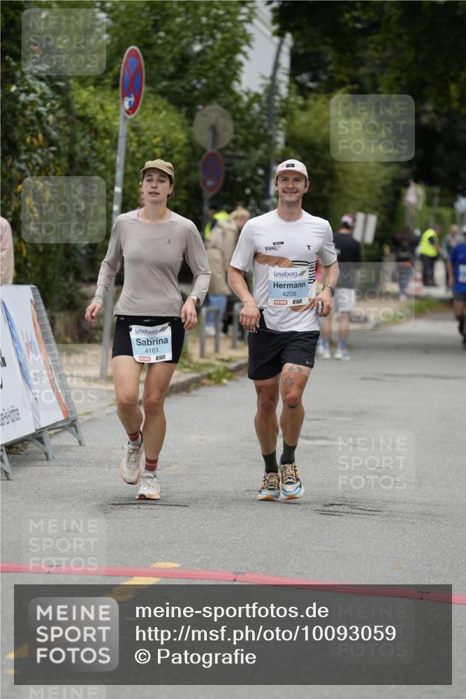 30.08.2026 - Blankeneser Heldenlauf Patografie http://msf.ph/oto/10093059 30.08.2026 13:01:06 Ziel 4024, 4161, 4208 meine-sportfotos.de