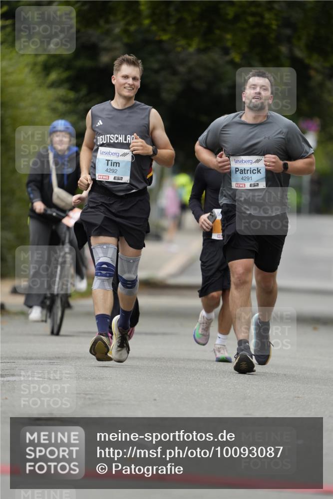 30.08.2026 - Blankeneser Heldenlauf Patografie http://msf.ph/oto/10093087 30.08.2026 13:07:10 Ziel 4291, 4292 meine-sportfotos.de