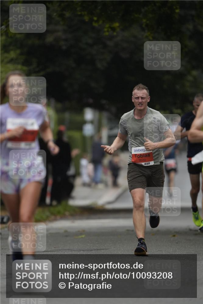 30.08.2026 - Blankeneser Heldenlauf Patografie http://msf.ph/oto/10093208 30.08.2026 09:22:03 Ziel 3585, 3674, 3711 meine-sportfotos.de
