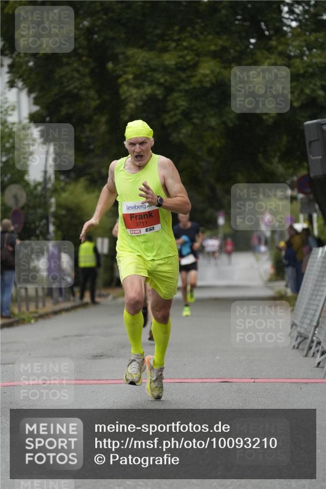 30.08.2026 - Blankeneser Heldenlauf Patografie http://msf.ph/oto/10093210 30.08.2026 09:22:07 Ziel 3520, 3585, 3674, 3711 meine-sportfotos.de
