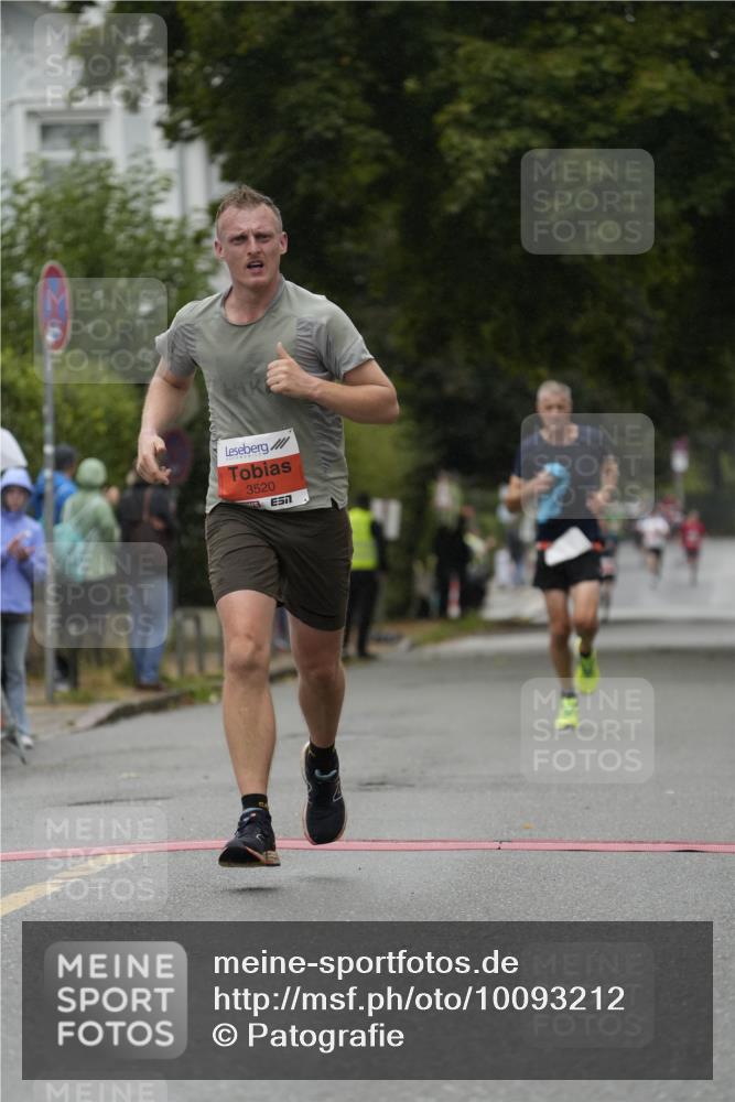 30.08.2026 - Blankeneser Heldenlauf Patografie http://msf.ph/oto/10093212 30.08.2026 09:22:10 Ziel 3520, 3585, 3674, 3711, 3712 meine-sportfotos.de