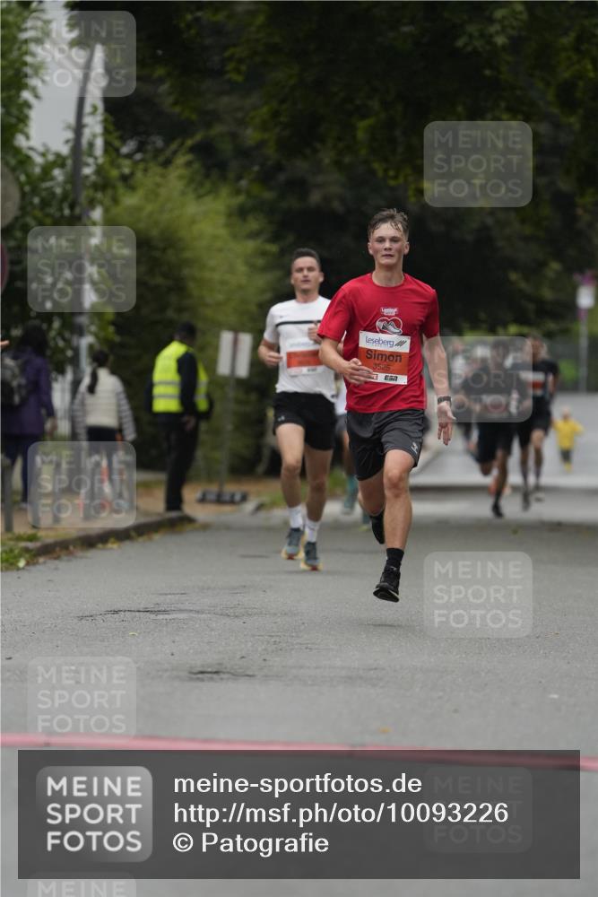 30.08.2026 - Blankeneser Heldenlauf Patografie http://msf.ph/oto/10093226 30.08.2026 09:22:31 Ziel 3525, 3551 meine-sportfotos.de