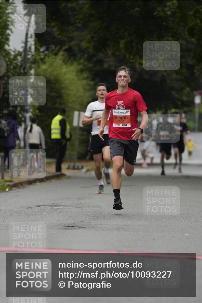 30.08.2026 - Blankeneser Heldenlauf Patografie http://msf.ph/oto/10093227 30.08.2026 09:22:32 Ziel 3525, 3551, 3609 meine-sportfotos.de