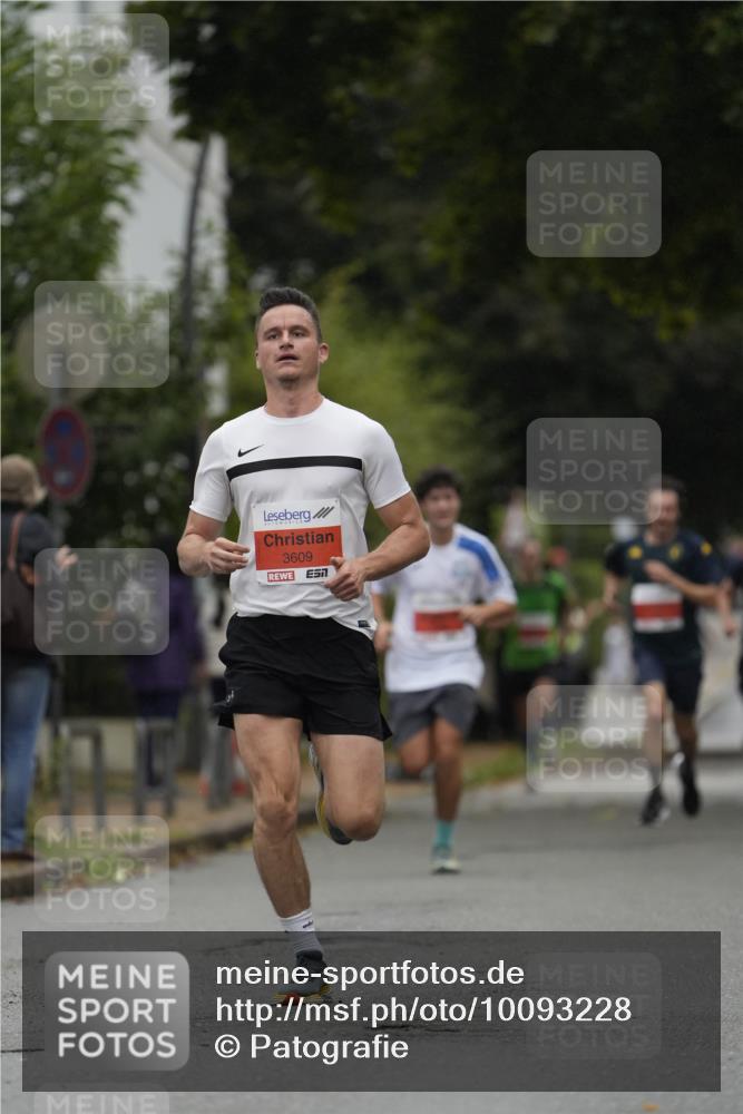 30.08.2026 - Blankeneser Heldenlauf Patografie http://msf.ph/oto/10093228 30.08.2026 09:22:35 Ziel 3525, 3551, 3609 meine-sportfotos.de