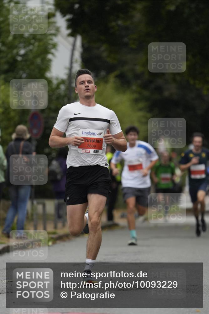 30.08.2026 - Blankeneser Heldenlauf Patografie http://msf.ph/oto/10093229 30.08.2026 09:22:35 Ziel 3525, 3551, 3609 meine-sportfotos.de