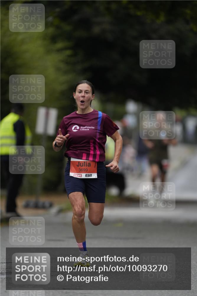 30.08.2026 - Blankeneser Heldenlauf Patografie http://msf.ph/oto/10093270 30.08.2026 09:23:43 Ziel 3699, 3710 meine-sportfotos.de