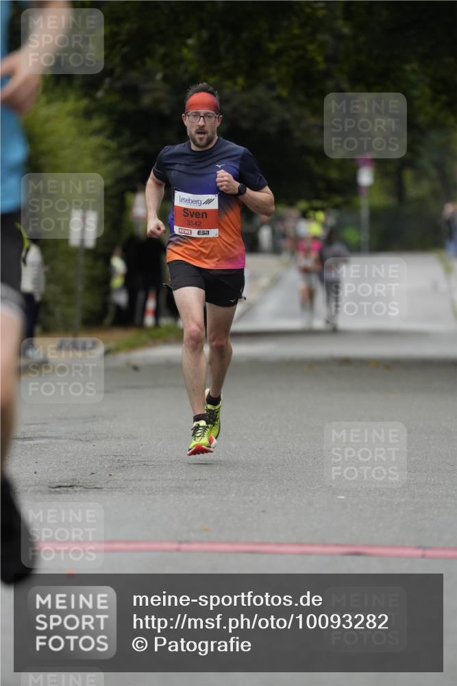 30.08.2026 - Blankeneser Heldenlauf Patografie http://msf.ph/oto/10093282 30.08.2026 09:24:06 Ziel 3542, 3556, 3567 meine-sportfotos.de