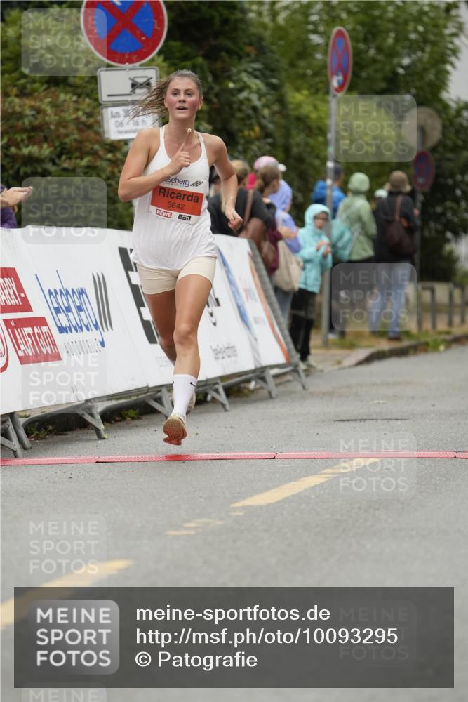 30.08.2026 - Blankeneser Heldenlauf Patografie http://msf.ph/oto/10093295 30.08.2026 09:24:31 Ziel 3575, 3642, 3683 meine-sportfotos.de