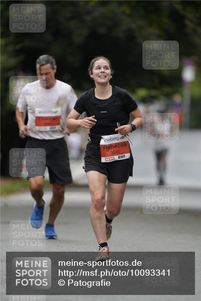 30.08.2026 - Blankeneser Heldenlauf Patografie http://msf.ph/oto/10093341 30.08.2026 09:26:13 Ziel 3641, 3645 meine-sportfotos.de