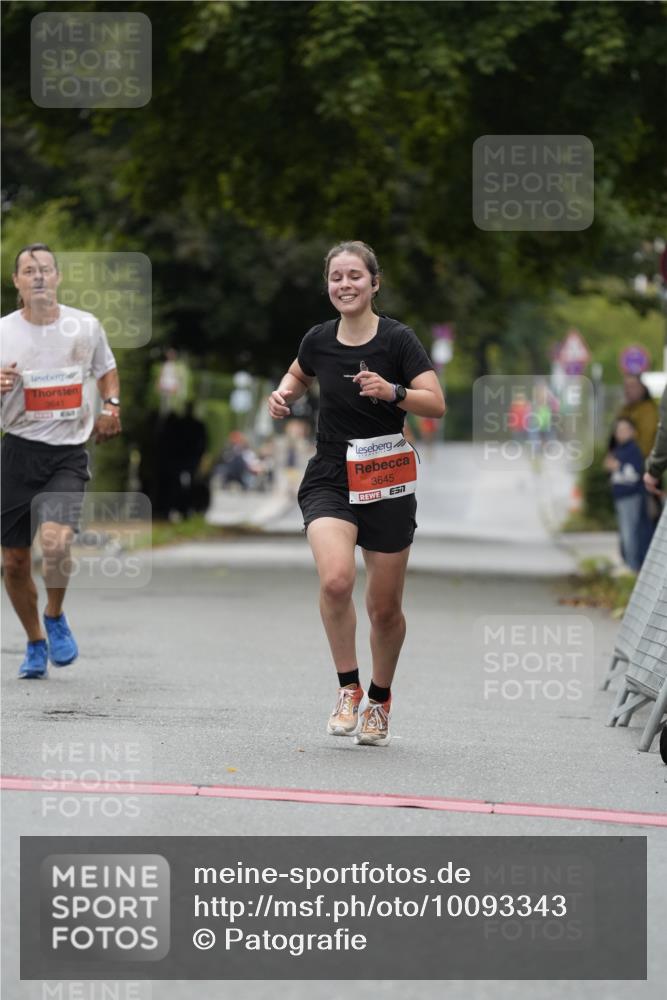 30.08.2026 - Blankeneser Heldenlauf Patografie http://msf.ph/oto/10093343 30.08.2026 09:26:16 Ziel 3641, 3645 meine-sportfotos.de