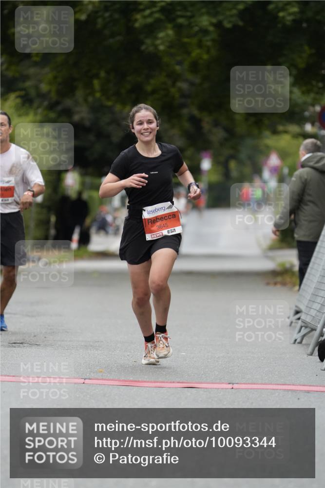 30.08.2026 - Blankeneser Heldenlauf Patografie http://msf.ph/oto/10093344 30.08.2026 09:26:16 Ziel 3641, 3645 meine-sportfotos.de