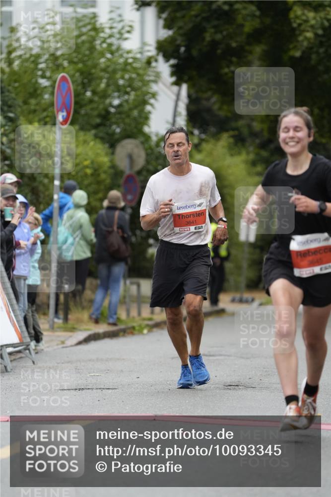 30.08.2026 - Blankeneser Heldenlauf Patografie http://msf.ph/oto/10093345 30.08.2026 09:26:17 Ziel 3641, 3645 meine-sportfotos.de