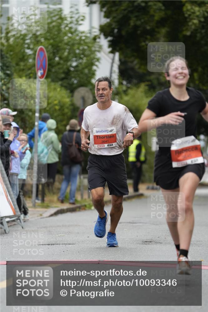 30.08.2026 - Blankeneser Heldenlauf Patografie http://msf.ph/oto/10093346 30.08.2026 09:26:17 Ziel 3641, 3645 meine-sportfotos.de