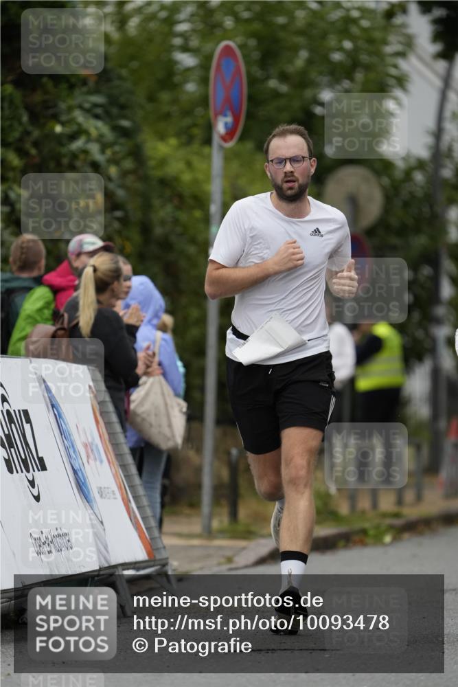 30.08.2026 - Blankeneser Heldenlauf Patografie http://msf.ph/oto/10093478 30.08.2026 09:28:48 Ziel 1612, 3514, 3515 meine-sportfotos.de