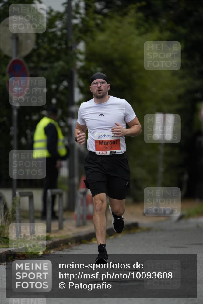 30.08.2026 - Blankeneser Heldenlauf Patografie http://msf.ph/oto/10093608 30.08.2026 09:30:48 Ziel 3518, 3544, 3610 meine-sportfotos.de