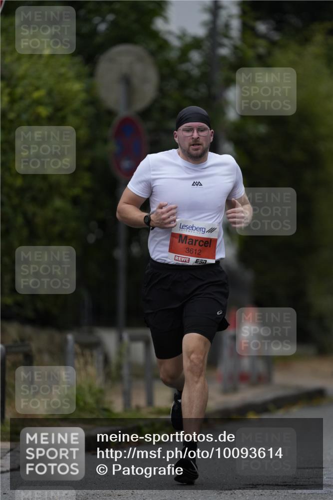 30.08.2026 - Blankeneser Heldenlauf Patografie http://msf.ph/oto/10093614 30.08.2026 09:30:49 Ziel 3544, 3610, 3612 meine-sportfotos.de